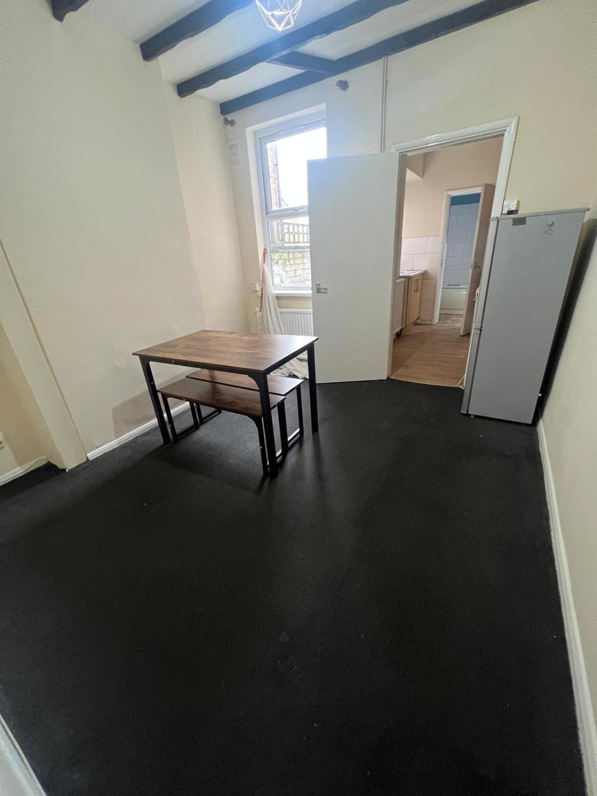 Вилла 210 Welford Road Лестер Экстерьер фото